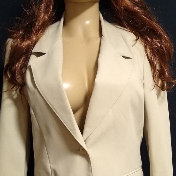 Classic Collection Single Breasted Beige Blazer 12 - Picture 5 of 6